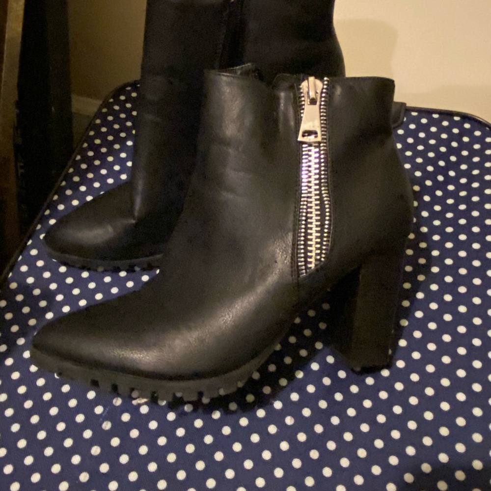Nice black pointed toe boots